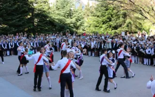 В школах Крыма и Севастополя прозвенел последний звонок (фото)
