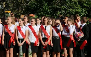 В школах Крыма и Севастополя прозвенел последний звонок (фото)