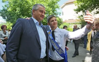 В школах Крыма и Севастополя прозвенел последний звонок (фото)