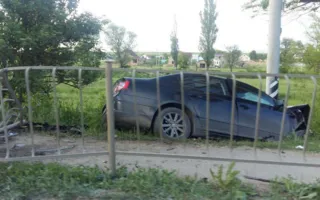 Серьёзное ДТП в Крыму: «Ситроен» «всмятку», «Фольксваген» в кювете