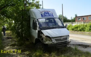 В Керчи длинномер столкнулся с фурой, а ВАЗ с маршруткой (фото)