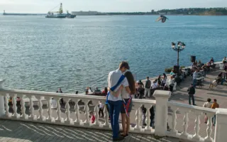 Последний звонок в Севастополе: танцы, гонки, заплывы (фото)