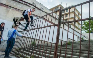 Последний звонок в Севастополе: танцы, гонки, заплывы (фото)