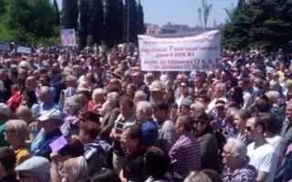 «Долой пришлое правительство! Чалый, дуй в Украину!»: в Севастополе состоялся митинг по Генплану (фото)