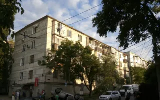 В Севастополе на перекрёстке перевернулась иномарка (фото)