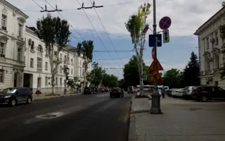 Центр Севастополя «стоит» в пробке из-за троллейбуса (фото)