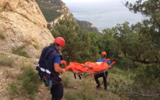 Молодой парень сорвался со скалы в урочище Инжир