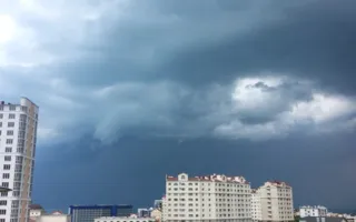 Ливень с градом обрушился на Севастополь (фото)