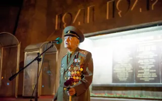В Севастополе зажгли свечи в память о жертвах войны (фоторепортаж)