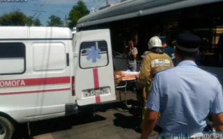 В Симферополе легковушка врезалась в троллейбус — пострадала женщина