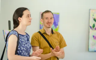 В Севастополе продолжается выставка картин Наны Деменковой «Прикосновение»