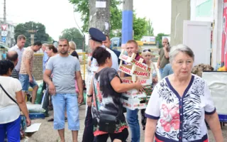 Крымский депутат покупал еду у стихийщиков после их разгона