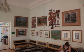 «Мечтай, фантазируй, рисуй»: выставка братьев Либа в Севастополе