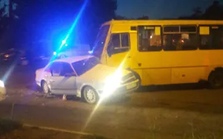 ​ДТП на Пожарова в Севастополе: Audi врезалась в автобус, пострадали люди (фото, видео)