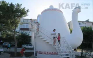 В Феодосии появился Замок Чая (фото, видео)