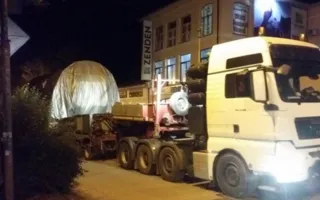 По ночной Феодосии провезли ещё две турбины — СМИ (фото)