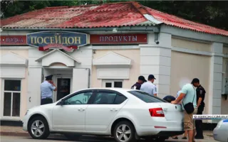 В Керчи пьяного мужчину с пистолетом сбила машина (фото)