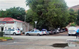 В Керчи пьяного мужчину с пистолетом сбила машина (фото)