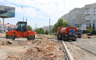 Ремонт площади в Камышах закончат в августе. Или в ноябре — как пойдёт (видео, фото)
