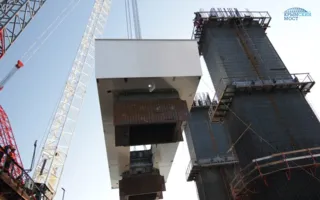 Строители начали монтаж верхних частей опор Крымского моста