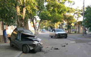ДТП в Симферополе: «Туарег» размозжил припаркованный ВАЗ (фото, видео)