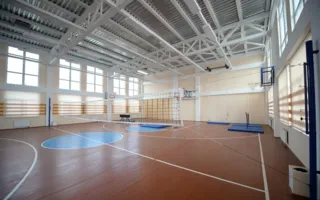 Школа в бухте Казачьей готова — бассейн на подходе (фото)