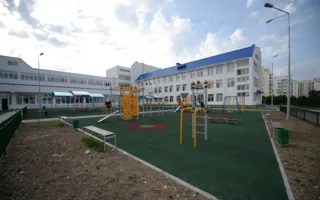 Школа в бухте Казачьей готова — бассейн на подходе (фото)