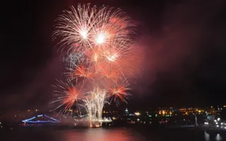 День ВМФ в Севастополе завершил эффектный салют (фото, видео)