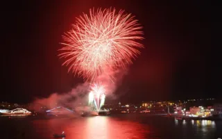 День ВМФ в Севастополе завершил эффектный салют (фото, видео)