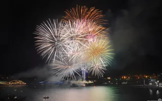 День ВМФ в Севастополе завершил эффектный салют (фото, видео)