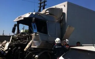 Под Феодосией столкнулись две фуры — водитель в больнице (фото)