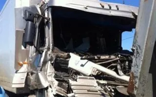 Под Феодосией столкнулись две фуры — водитель в больнице (фото)