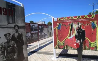 На площади Ленина в Керчи открыли историческую выставку из Петербурга (фото)