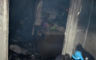 Троих детей эвакурировали из горящего дома в Севастополе (фото)