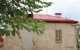 В Балаклаве отремонтировали крыши двух столетних домов (фото)