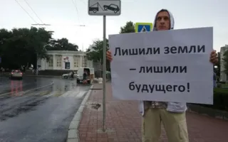 Толпа митингующих встретила Путина в Севастополе (фото)