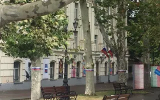 50-метровый флаг России развернули в честь праздника в Севастополе (фото)