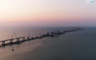 Железнодорожную арку Крымского моста подняли на проектную высоту (фото)