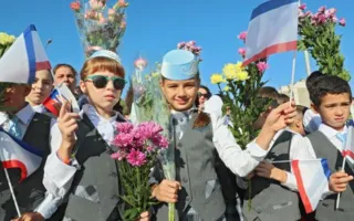 1 сентября в Крыму: торжественные линейки, новые школы, радостные дети (подборка, фото, видео)