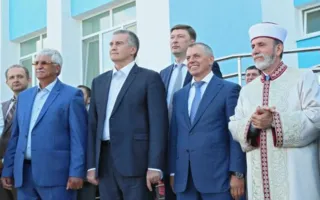 1 сентября в Крыму: торжественные линейки, новые школы, радостные дети (подборка, фото, видео)