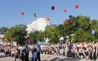 1 сентября в Крыму: торжественные линейки, новые школы, радостные дети (подборка, фото, видео)