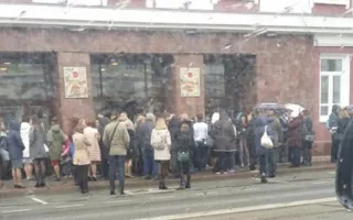 В десятках городов России из-за звонков о бомбах эвакуируют людей (фото, видео)