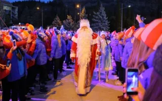 Путешествие Деда Мороза из Великого Устюга по Крыму продолжается визитом в «Артек» (фото)