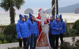 Путешествие Деда Мороза из Великого Устюга по Крыму продолжается визитом в «Артек» (фото)