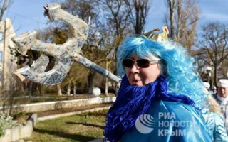 «Моржи» устроили Рождественский заплыв в Евпатории (фото)