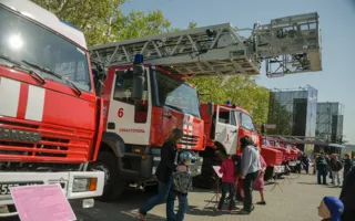 На площади Нахимова продемонстрировали пожарную технику 