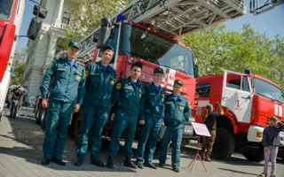 На площади Нахимова продемонстрировали пожарную технику 