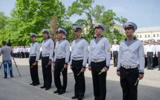 В «Нахимке» выпустили офицеров и иностранных специалистов