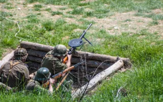 В Севастополе состоялась реконструкция штурма Сапун-горы (фото)