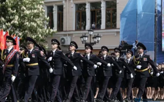 Военный Парад Победы впервые прошёл в Симферополе — фото